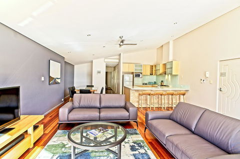 Central Avenue Apartments - Accommodation Gladstone 13