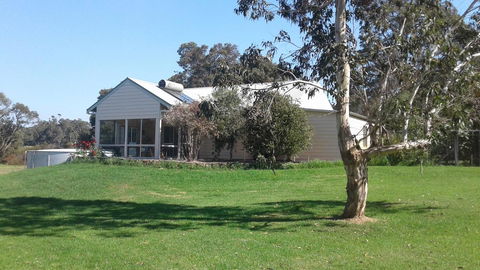 Abbivale Farm Cottage - Accommodation Gladstone 2