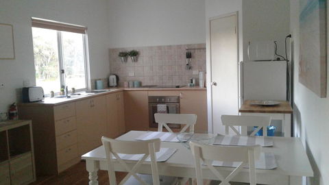 Abbivale Farm Cottage - Accommodation Gladstone 4