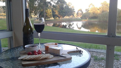 Abbivale Farm Cottage - Accommodation Gladstone 0