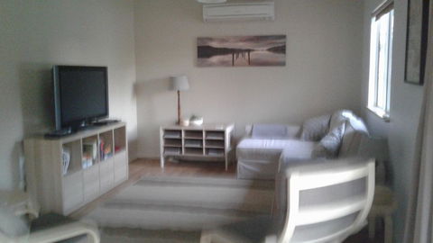 Abbivale Farm Cottage - Accommodation Gladstone 13