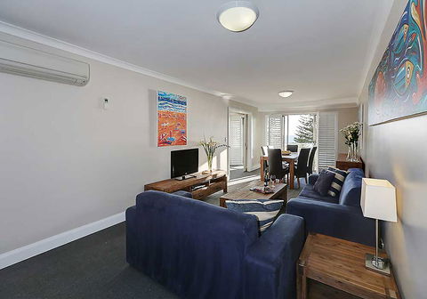Salty Kiss - Accommodation Gladstone 4