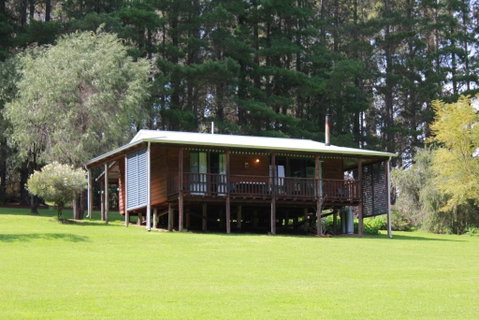 Hawke Brook Chalets - Accommodation Gladstone 0
