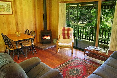Hawke Brook Chalets - Accommodation Gladstone 5