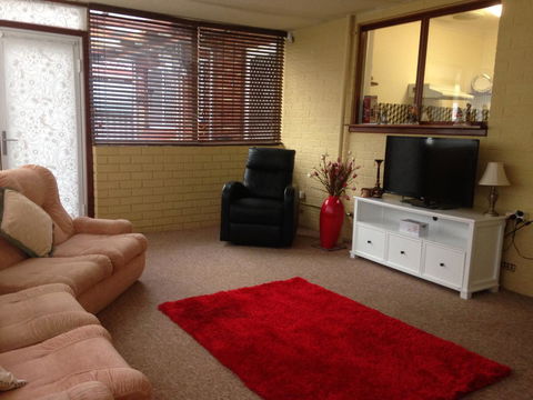 â˜… Stylish Family Home! â˜… - Accommodation Gladstone 3