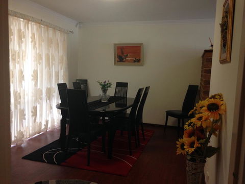 â˜… Stylish Family Home! â˜… - Accommodation Gladstone 8