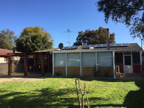 â˜… Stylish Family Home! â˜… - Accommodation Gladstone 26