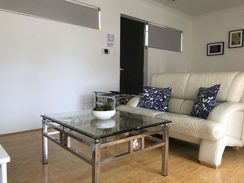 Gerring Court With Free 1 Car Bay Parking - Accommodation Gladstone 14