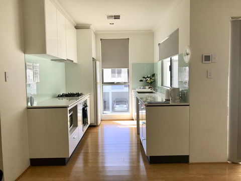 Gerring Court With Free 1 Car Bay Parking - Accommodation Gladstone 10
