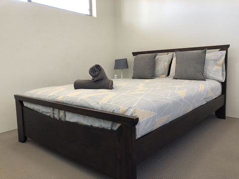 Gerring Court With Free 1 Car Bay Parking - Accommodation Gladstone 3