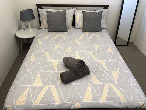 Gerring Court With Free 1 Car Bay Parking - Accommodation Gladstone 4