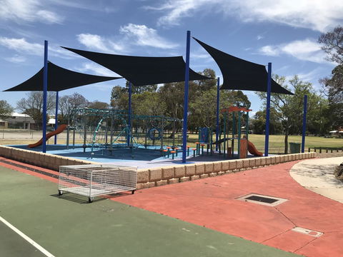 Gerring Court With Free 1 Car Bay Parking - Accommodation Gladstone 21