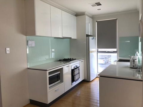 Gerring Court With Free 1 Car Bay Parking - Accommodation Gladstone 8