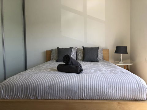 Gerring Court With Free 1 Car Bay Parking - Accommodation Gladstone 0