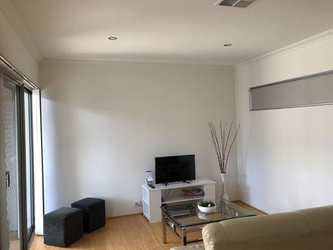 Gerring Court With Free 1 Car Bay Parking - Accommodation Gladstone 13