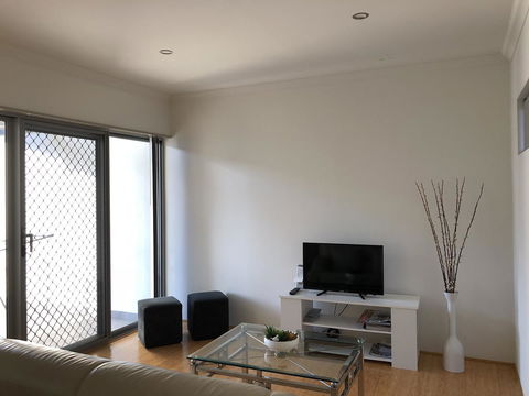 Gerring Court With Free 1 Car Bay Parking - Accommodation Gladstone 12