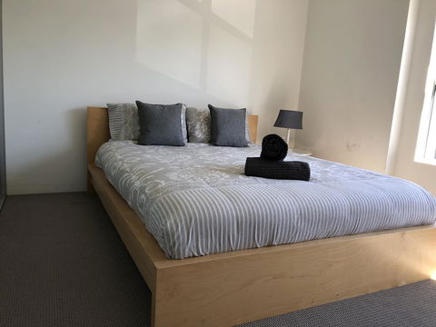 Gerring Court With Free 1 Car Bay Parking - Accommodation Gladstone 1