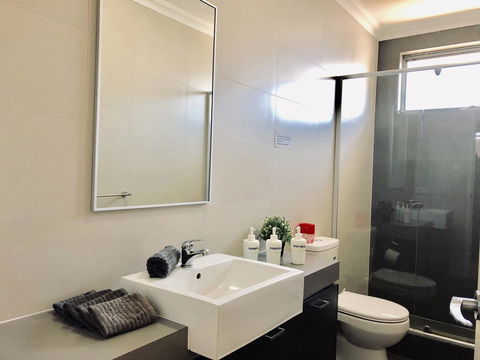 Gerring Court With Free 1 Car Bay Parking - Accommodation Gladstone 6