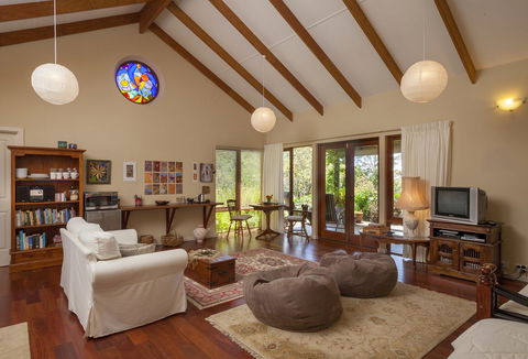 Innisfree Mountain Retreat - Accommodation Gladstone 2