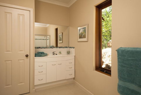 Innisfree Mountain Retreat - Accommodation Gladstone 7