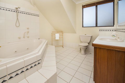 A Hidden Bush Delight - Accommodation Gladstone 26