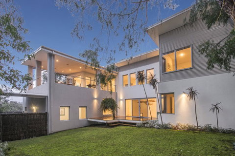 Calm Waters - Accommodation Gladstone 0
