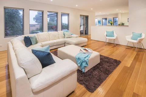 Calm Waters - Accommodation Gladstone 15