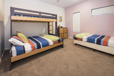 Calm Waters - Accommodation Gladstone 19