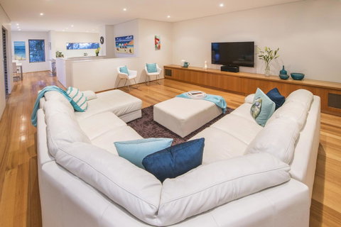 Calm Waters - Accommodation Gladstone 28