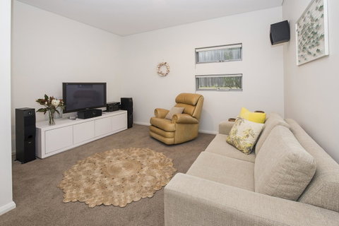 Calm Waters - Accommodation Gladstone 29