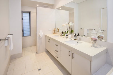 Calm Waters - Accommodation Gladstone 20