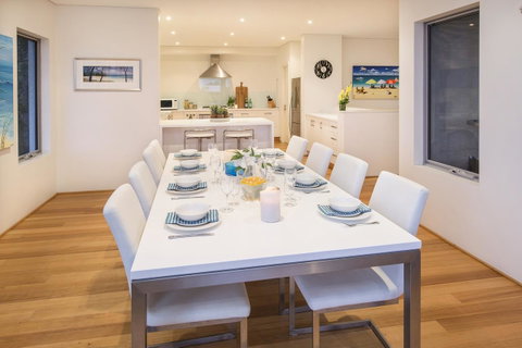 Calm Waters - Accommodation Gladstone 17
