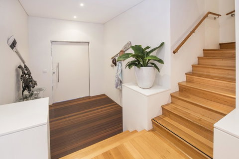Calm Waters - Accommodation Gladstone 25