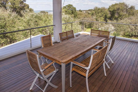Calm Waters - Accommodation Gladstone 8