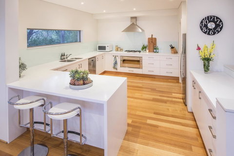 Calm Waters - Accommodation Gladstone 5