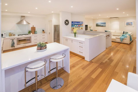 Calm Waters - Accommodation Gladstone 18
