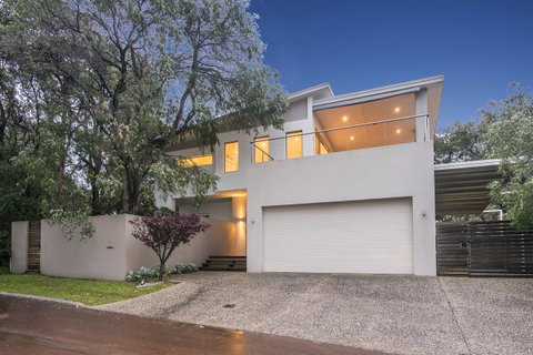 Calm Waters - Accommodation Gladstone 1