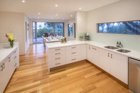 Calm Waters - Accommodation Gladstone 26