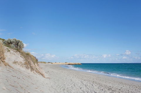 Beachside Living - South Fremantle - Accommodation Gladstone 21