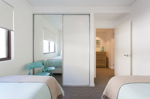 Beachside Living - South Fremantle - Accommodation Gladstone 8