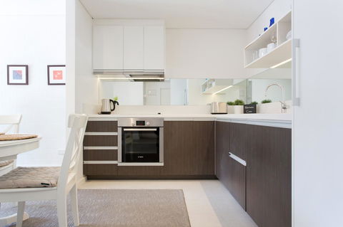 Beachside Living - South Fremantle - Accommodation Gladstone 11