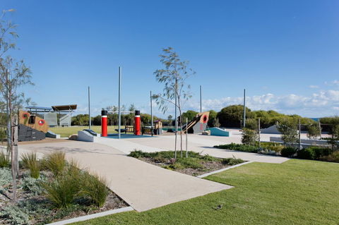 Beachside Living - South Fremantle - Accommodation Gladstone 19