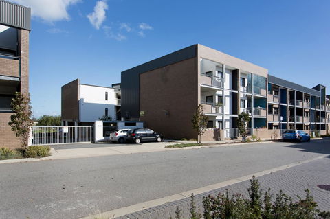 Beachside Living - South Fremantle - Accommodation Gladstone 18