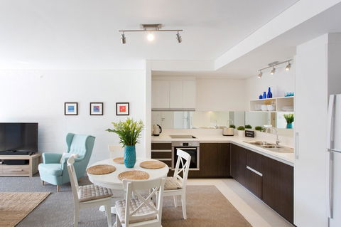 Beachside Living - South Fremantle - Accommodation Gladstone 10