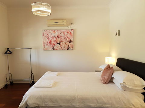 Leisurely Manor - Spacious Three Bedroom Home In Fremantle - Accommodation Gladstone 1
