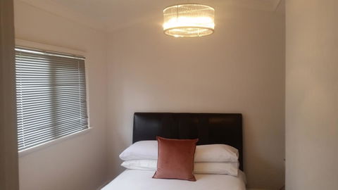 Leisurely Manor - Spacious Three Bedroom Home In Fremantle - Accommodation Gladstone 7