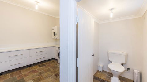 Leisurely Manor - Spacious Three Bedroom Home In Fremantle - Accommodation Gladstone 12
