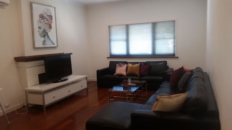 Leisurely Manor - Spacious Three Bedroom Home In Fremantle - Accommodation Gladstone 5