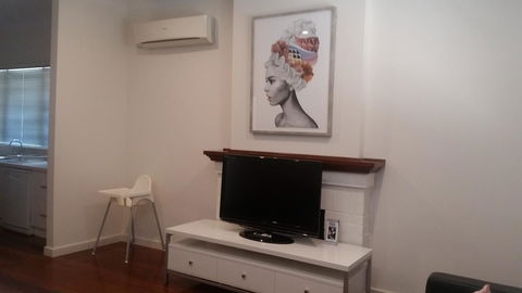 Leisurely Manor - Spacious Three Bedroom Home In Fremantle - Accommodation Gladstone 6