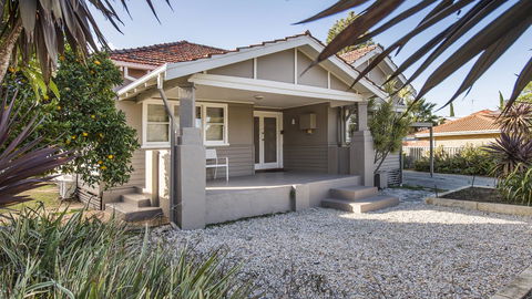 Leisurely Manor - Spacious Three Bedroom Home In Fremantle - Accommodation Gladstone 16